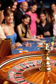 Permainan slot yang berwarna-warni dan menarik dengan simbol buah dan jackpot